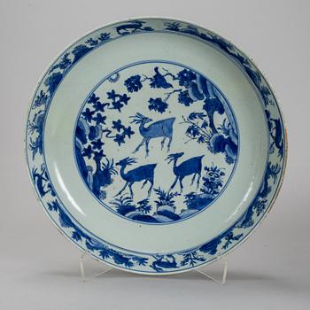 A large blue and white dish, Ming dynasty (1368-1644).