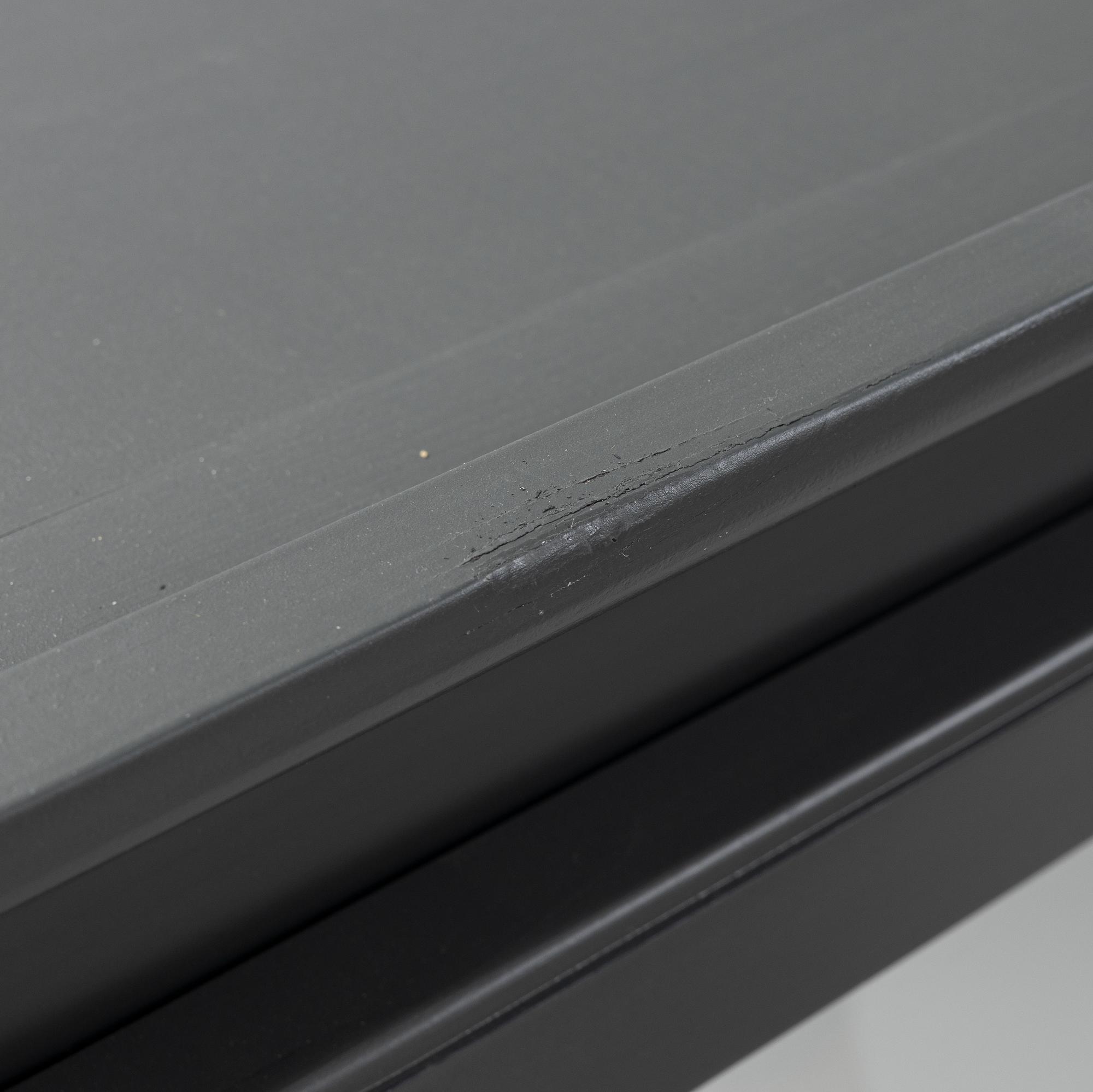 Vitrinskåp, "V2 ", Lindebjerg Design, samtida tillverkning.