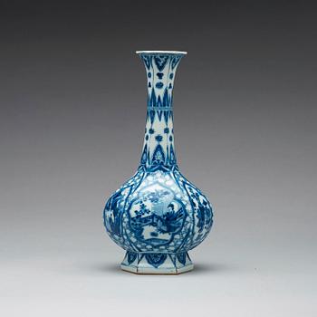 VAS, porslin. Qingdynastin, Kangxi (1662-1722).