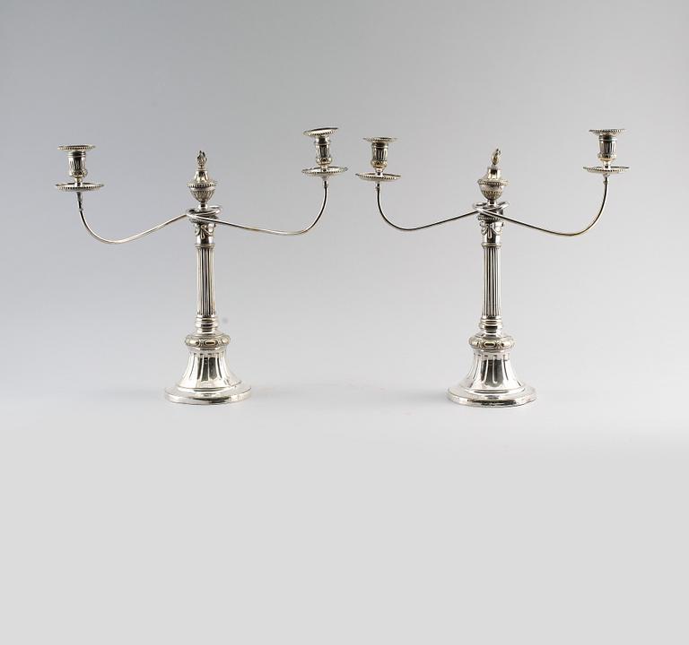 KANDELABRAR, 1 par, argent haché, sannolikt Frankrike, omkring år 1900.