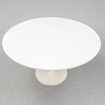 EERO SAARINEN, a 'Tulip' table from Arkana.