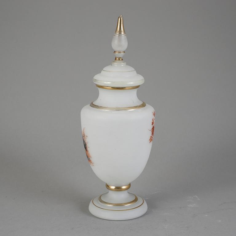 LOCKURNA, opalglas. Möjligen Frankrike, 1800-talets sista kvartal.