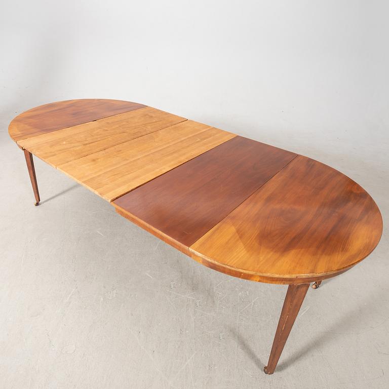 Dining table, likely England, second half of the 19th century.