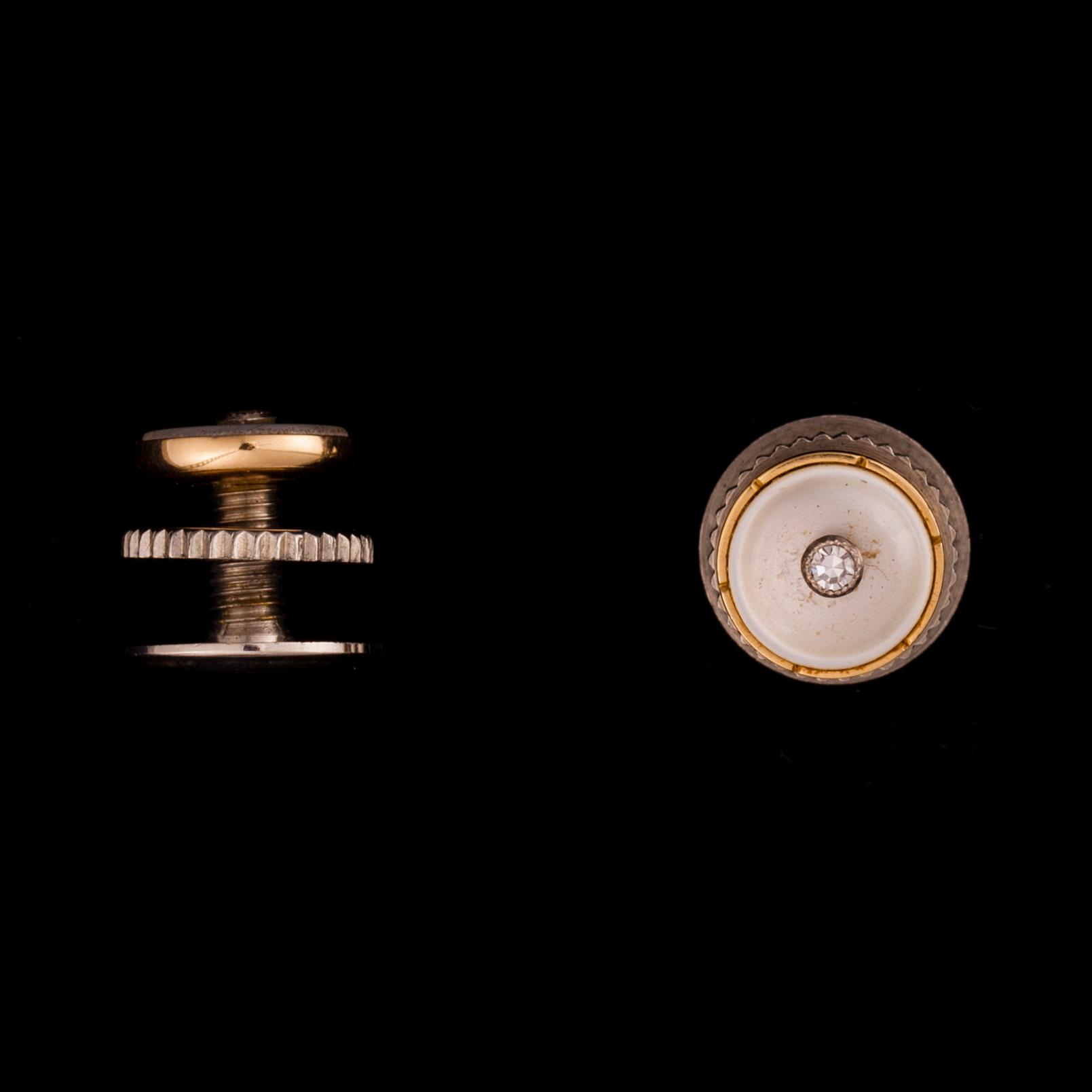 FRACKKNAPPAR, 2 st, 18K guld, små diamanter, pärlemor samt vitmetall. A. Tillander 1966. Vikt tot. ca 3,5 g.