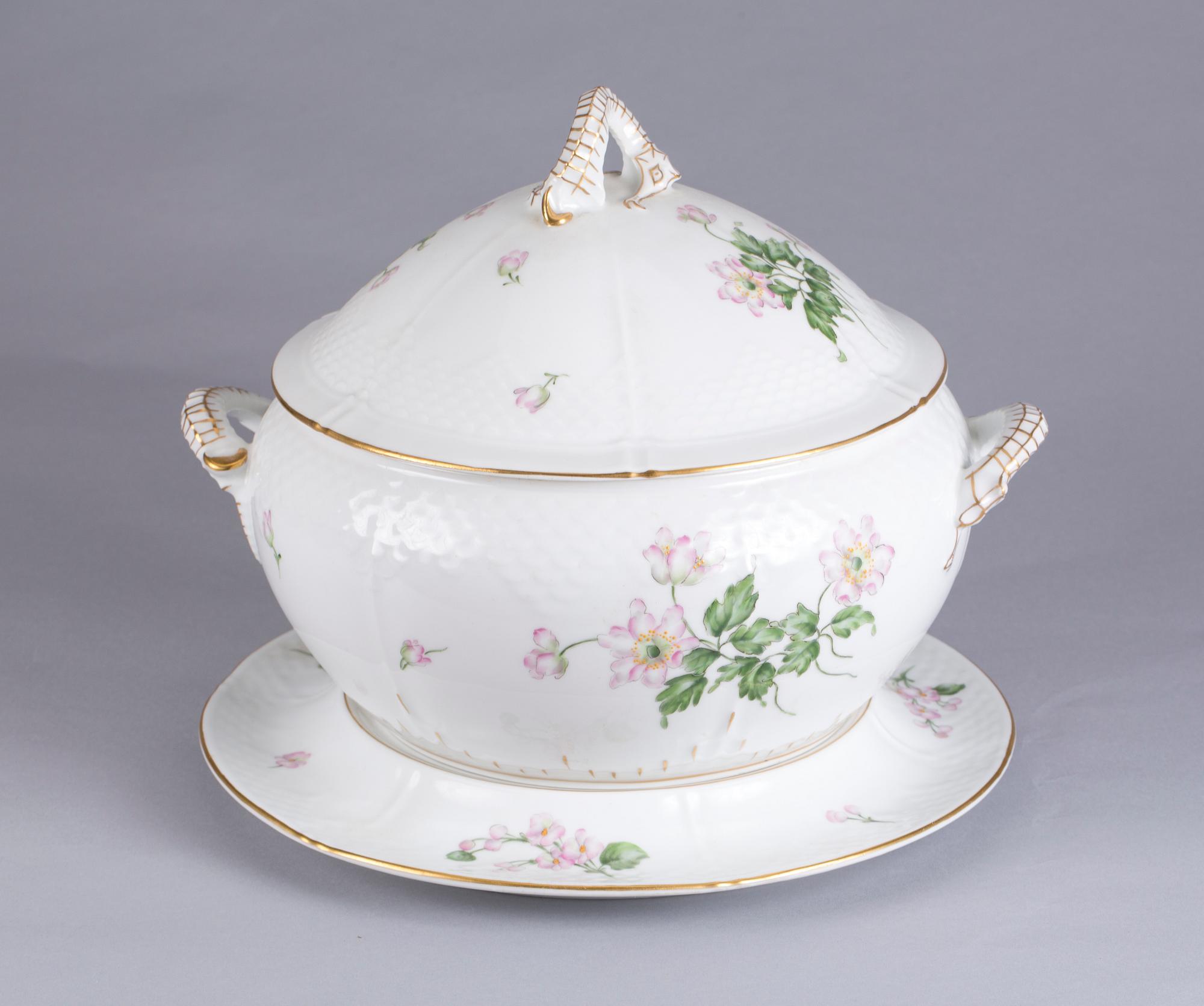 SOPPTERRIN PÅ FAT, porslin, Bing & Gröndahl.