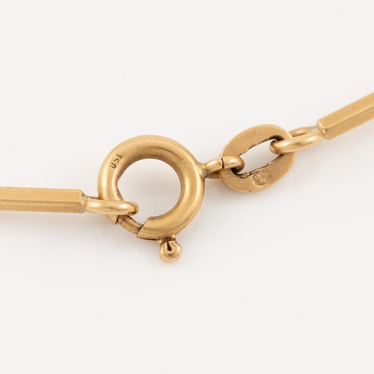 Bracelet 18K gold with cultured pearls.