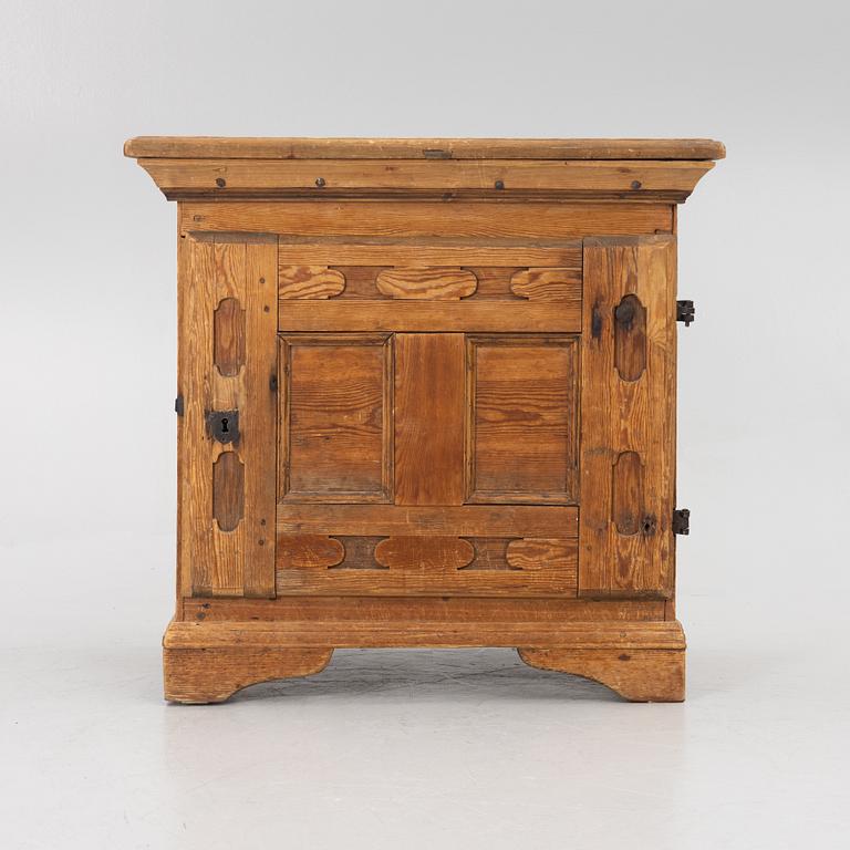 A Swedish provincial pine cabinet, 18th/19th century.
