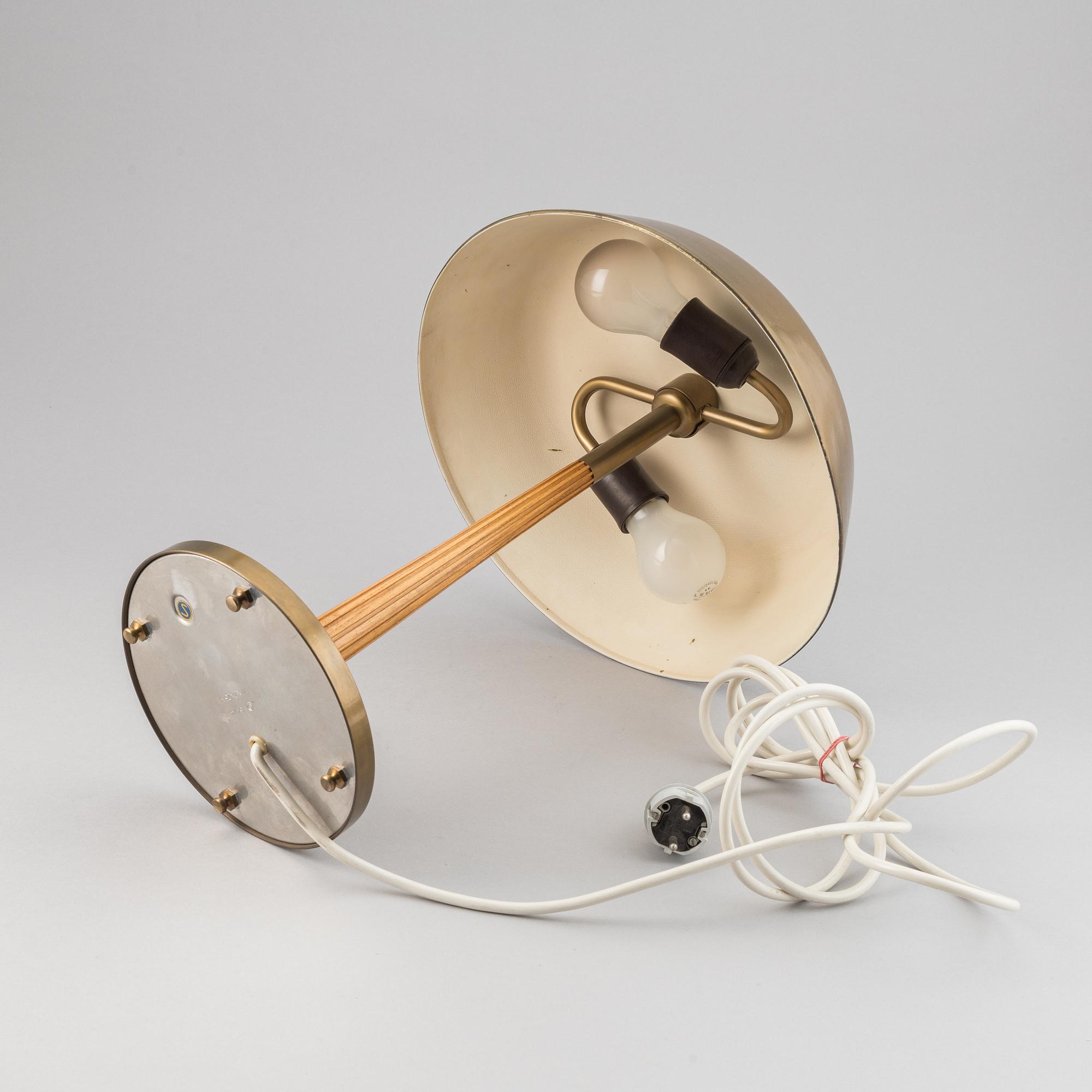 A modell 15474 table lamp from Böhlmarks, 1940's/50's.