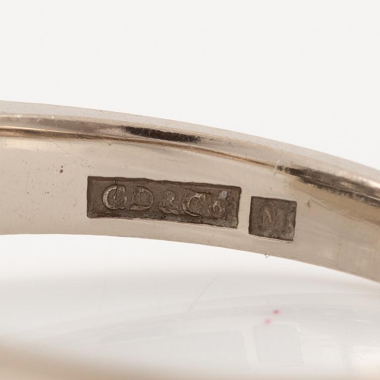 Ring in 18K white gold set with round brilliant-cut and eight-cut diamonds.