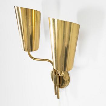 A mid-20th century 'EY 45' wall light for Itsu, Finland.