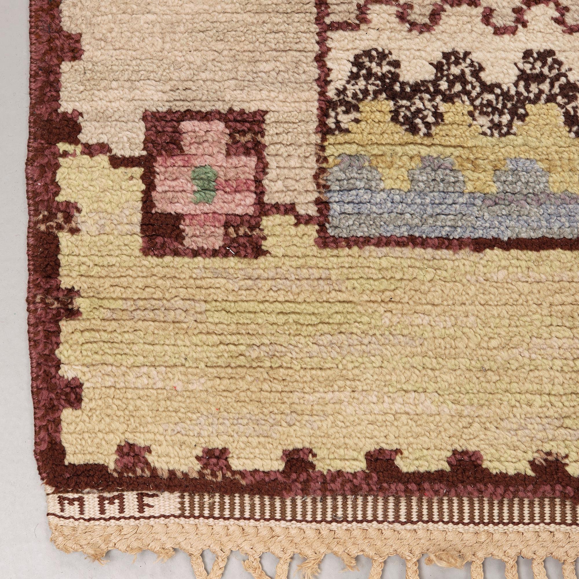 CARPET. "Lunden". Knotted pile. 256 x 179 cm. Signed MMF.
