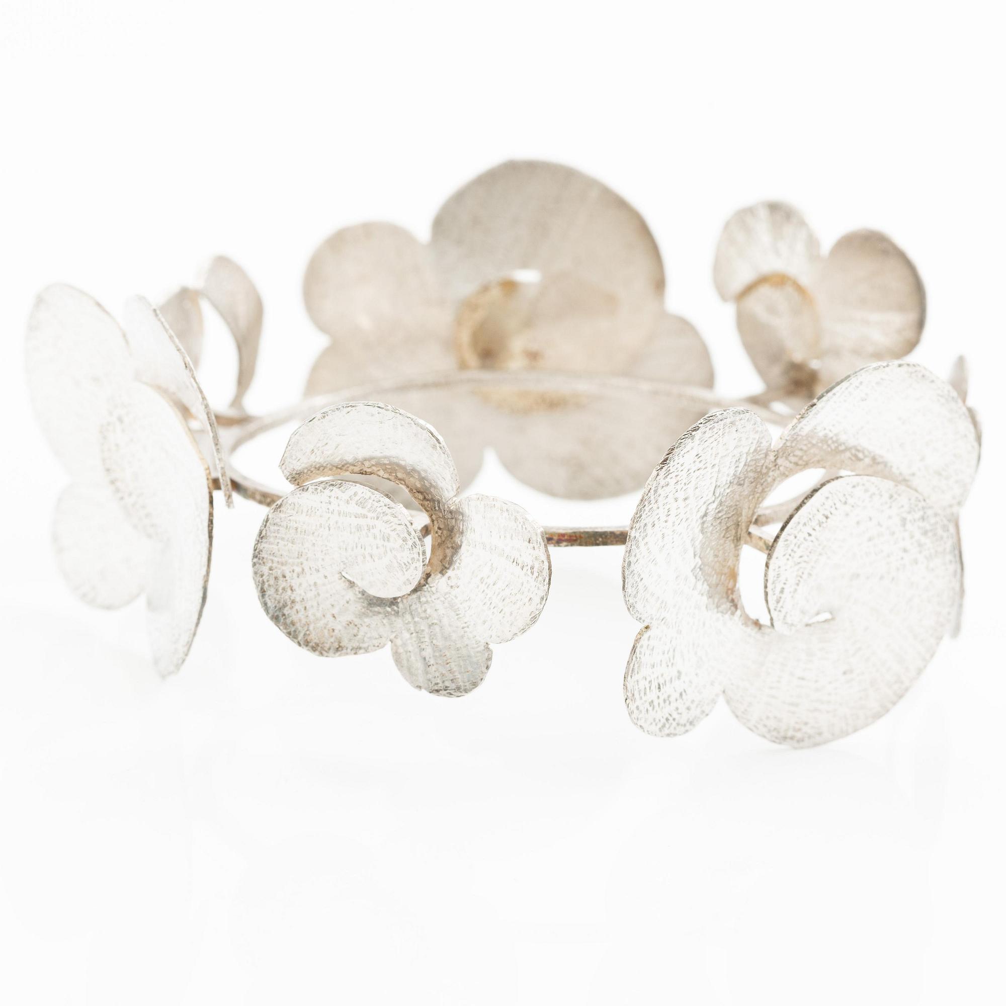 PA Lundahl-Terrs, a bridal crown, silver.