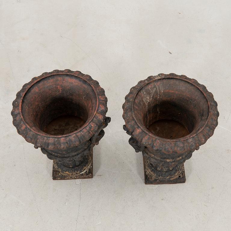 Garden urns, a pair by Skoglund & Olsson, 20th century, cast iron.