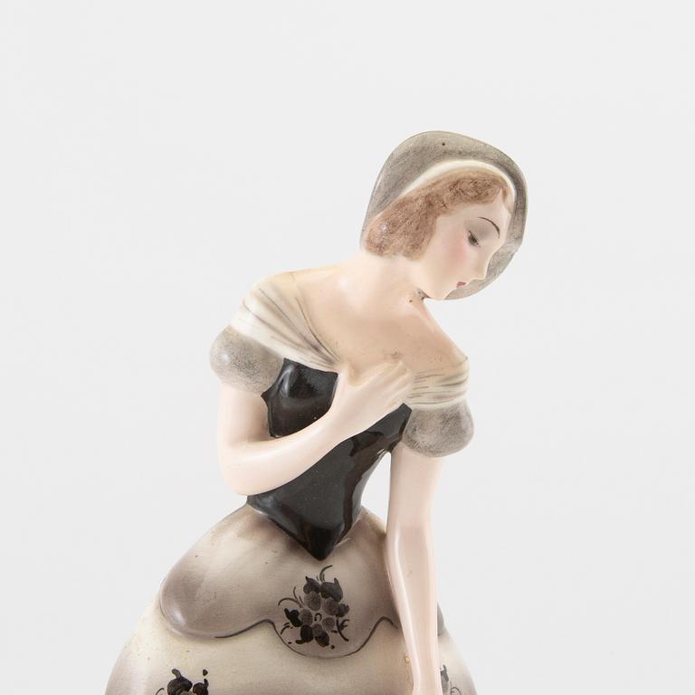 Claire Reis figurine, Goldscheider Austria, first half of the 20th century, signed.