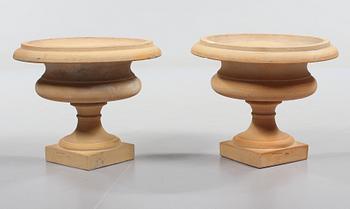 TRÄDGÅRDSURNOR, ett par, stengods, Höganäs, 1900-tal.