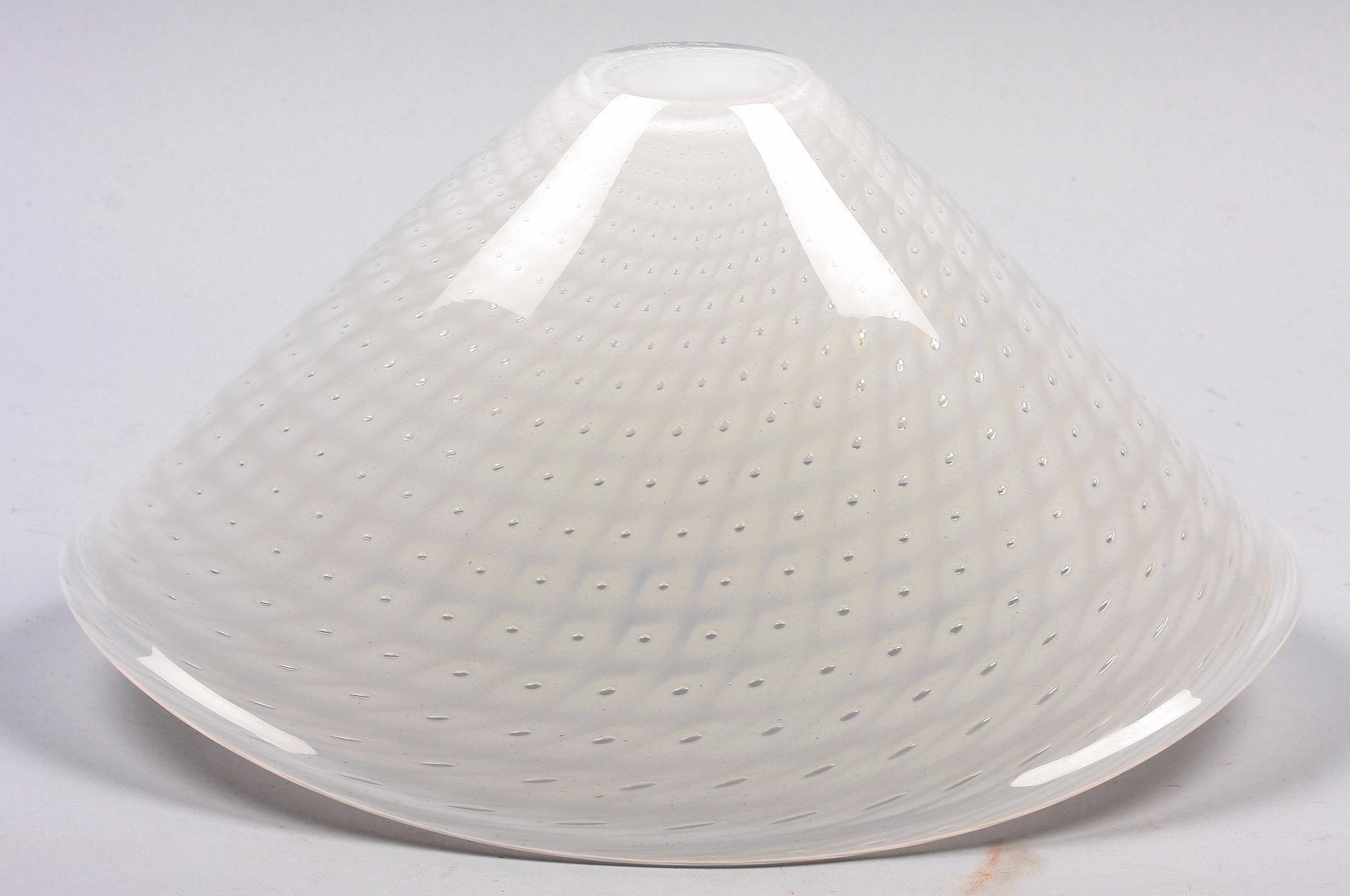 SKÅL, glas. Kosta Boda, sign. Göran Wärff.