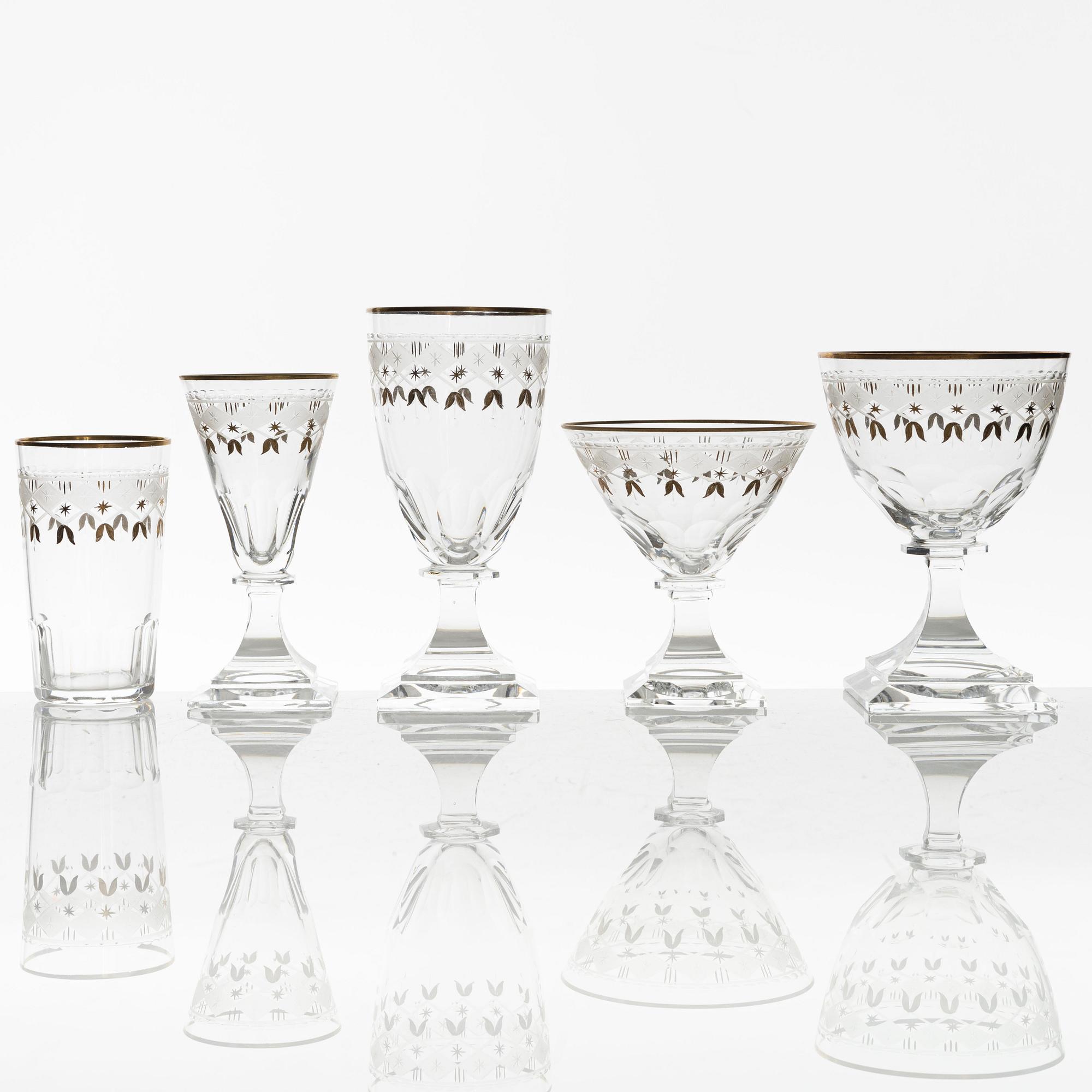 A 35 piece Swedish Kosta 'Odelberg Junior' glass service, 20th century.
