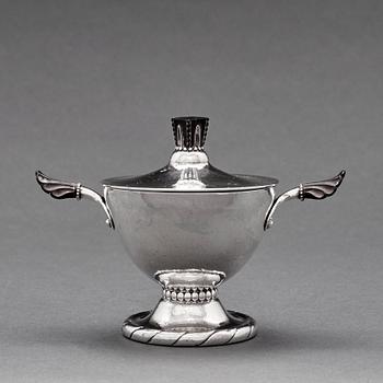 Georg Jensen, a 4 pieces coffee and tea service, Copenhagen 1915-19, 830/1000 silver. Design nr 88.