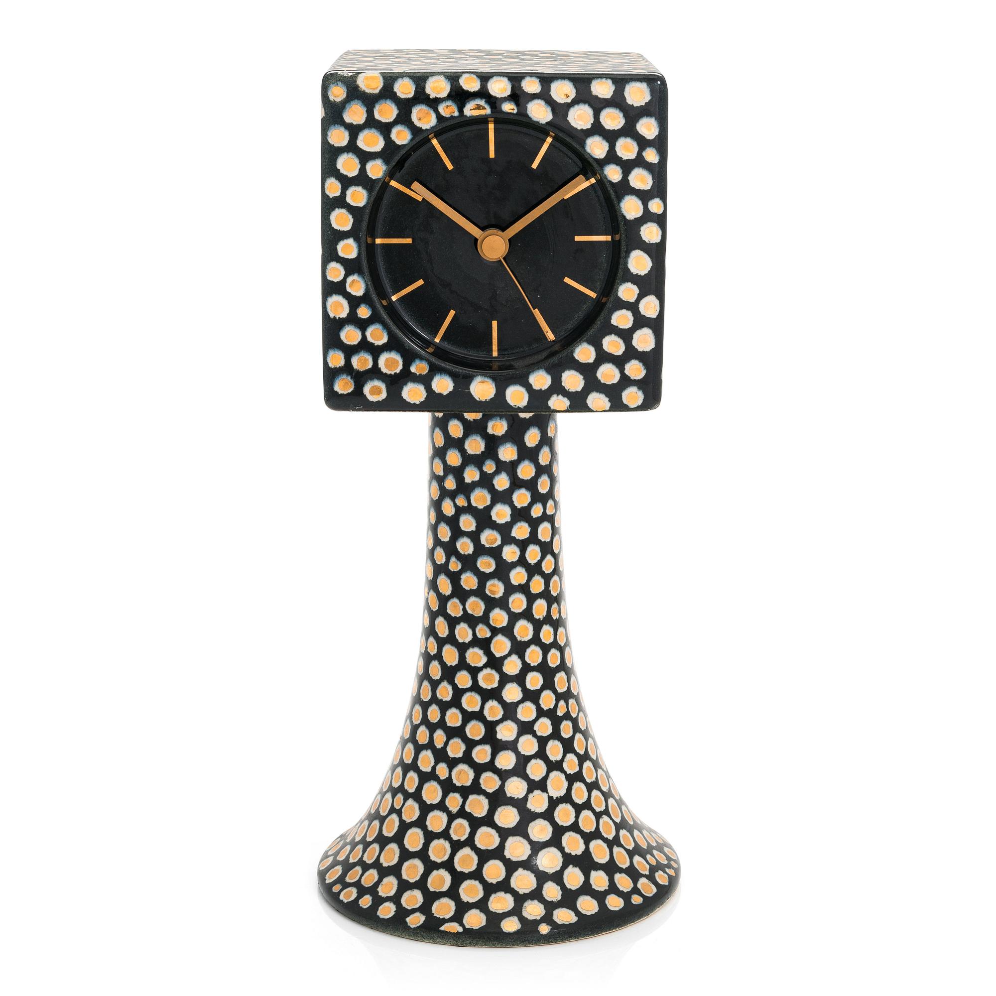 Birger Kaipiainen, a stoneware table clock signed Kaipiainen.