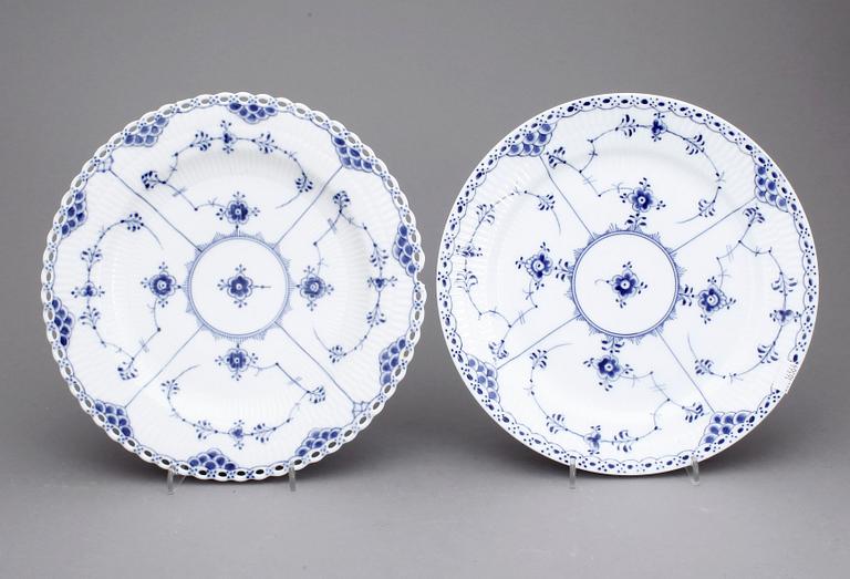 SERVISDELAR, 125 delar, porslin, "Musselmalet" Royal Copenhagen.