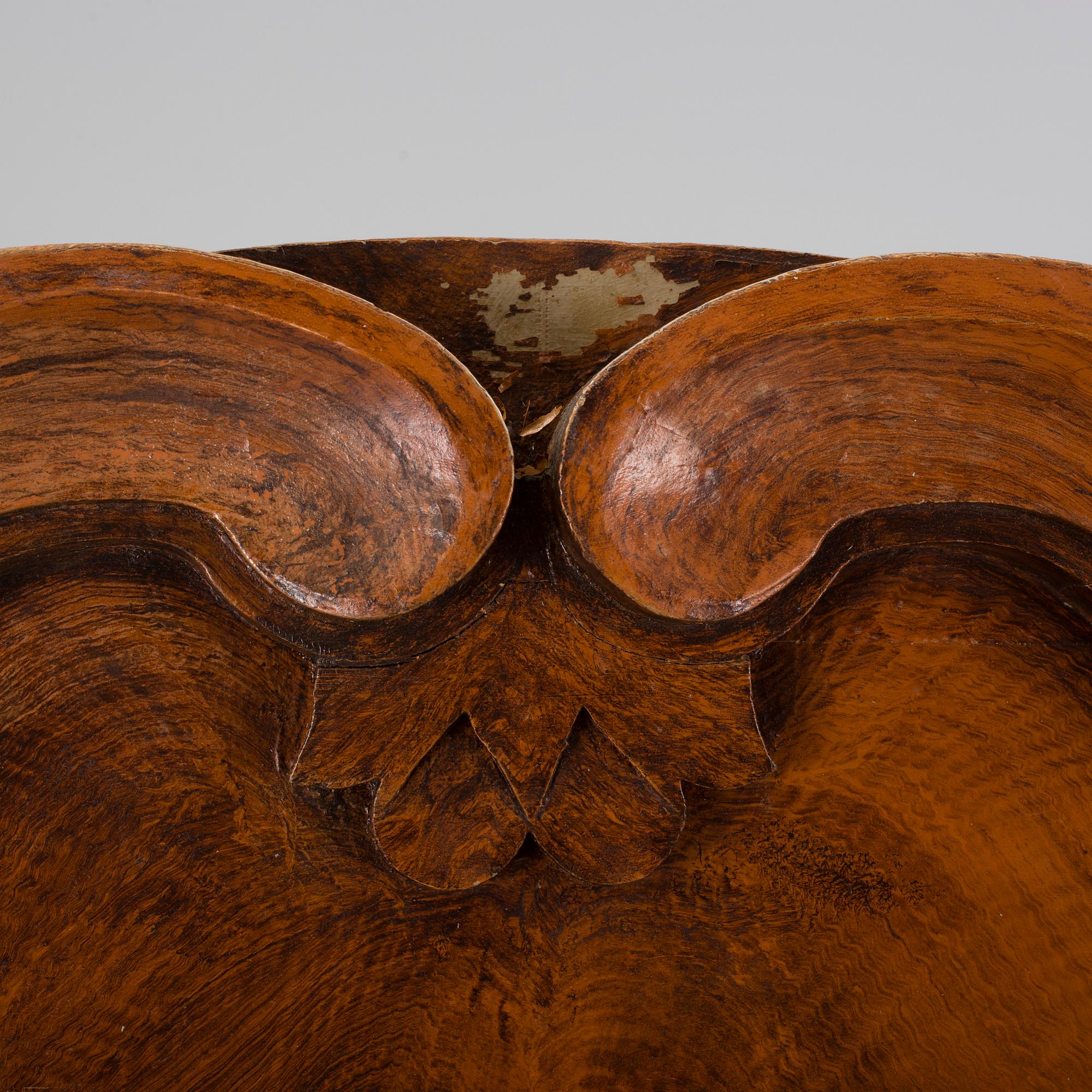 An 18th century cabinet with a clock.