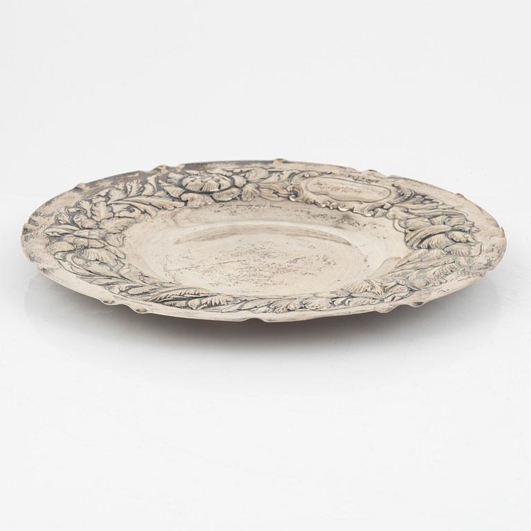 Presenterfat, skål samt sockerskrin med lock, silver, barockstil, 1900-tal.