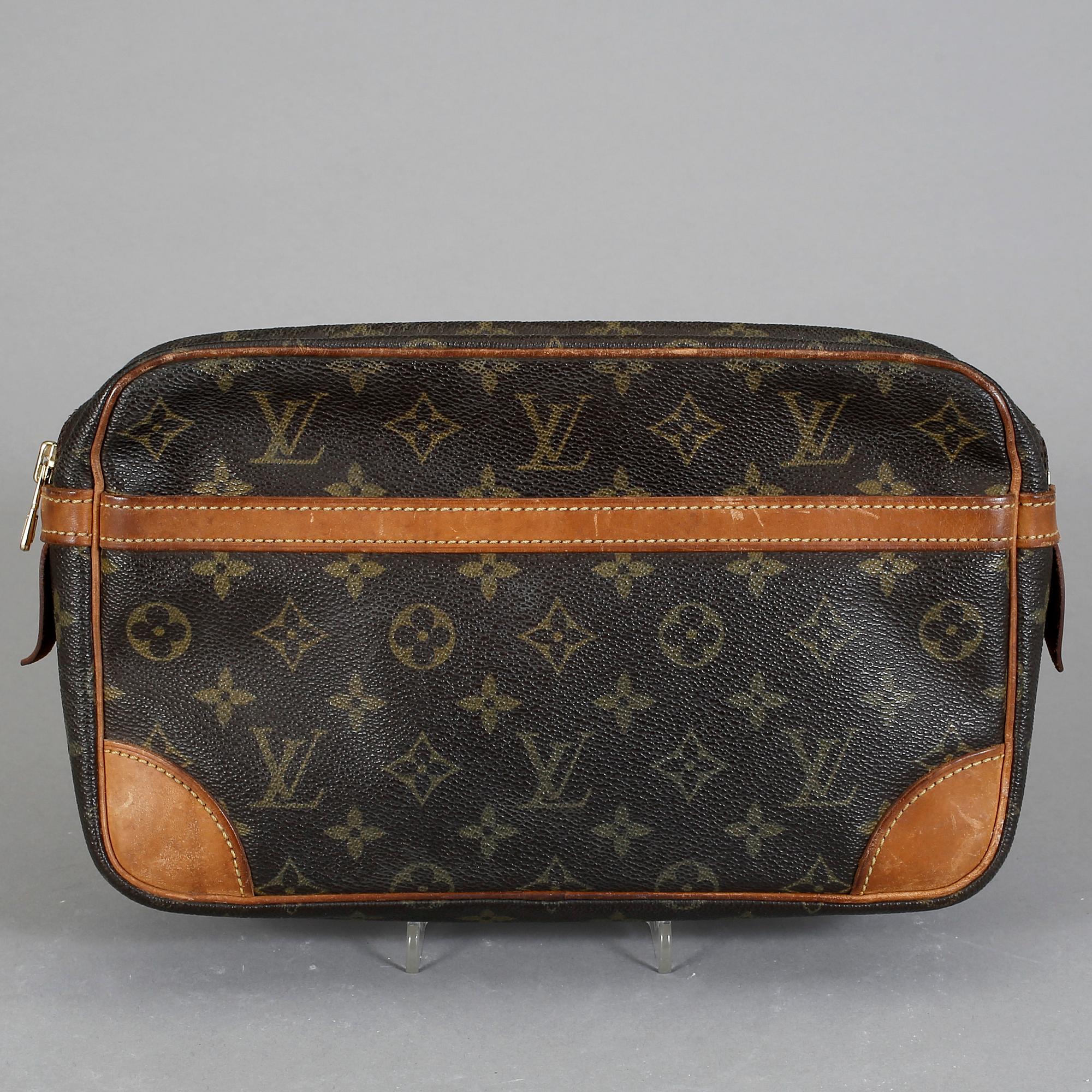 NECESSÄR, Louis Vuitton.