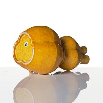 A yellow glazed triple spouted double gourd vase, Qing dynasty, 18th century.