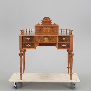 SKRIVBORD, nyrenässans, sent 1800-tal.