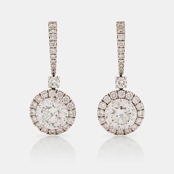 604. A pair of brilliant cut diamond earrings, 2.40 and 2.27 ct. Quality F/SI2 according to certificates from HRD and IGI.