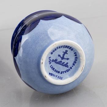 Lisa Larson, vaser, 2 st och skålar, ett par samt terrin med lock och skål med lock, stengods, Gustavsberg.