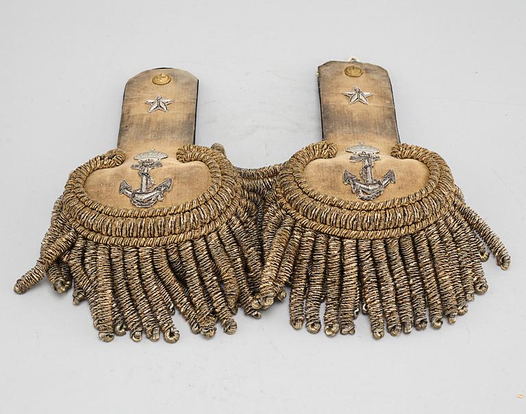 UNKNOWN ARTIST, oil on canvas, portrait of Admiral Otto Lagerberg, 19th century. Epaulets and book included.