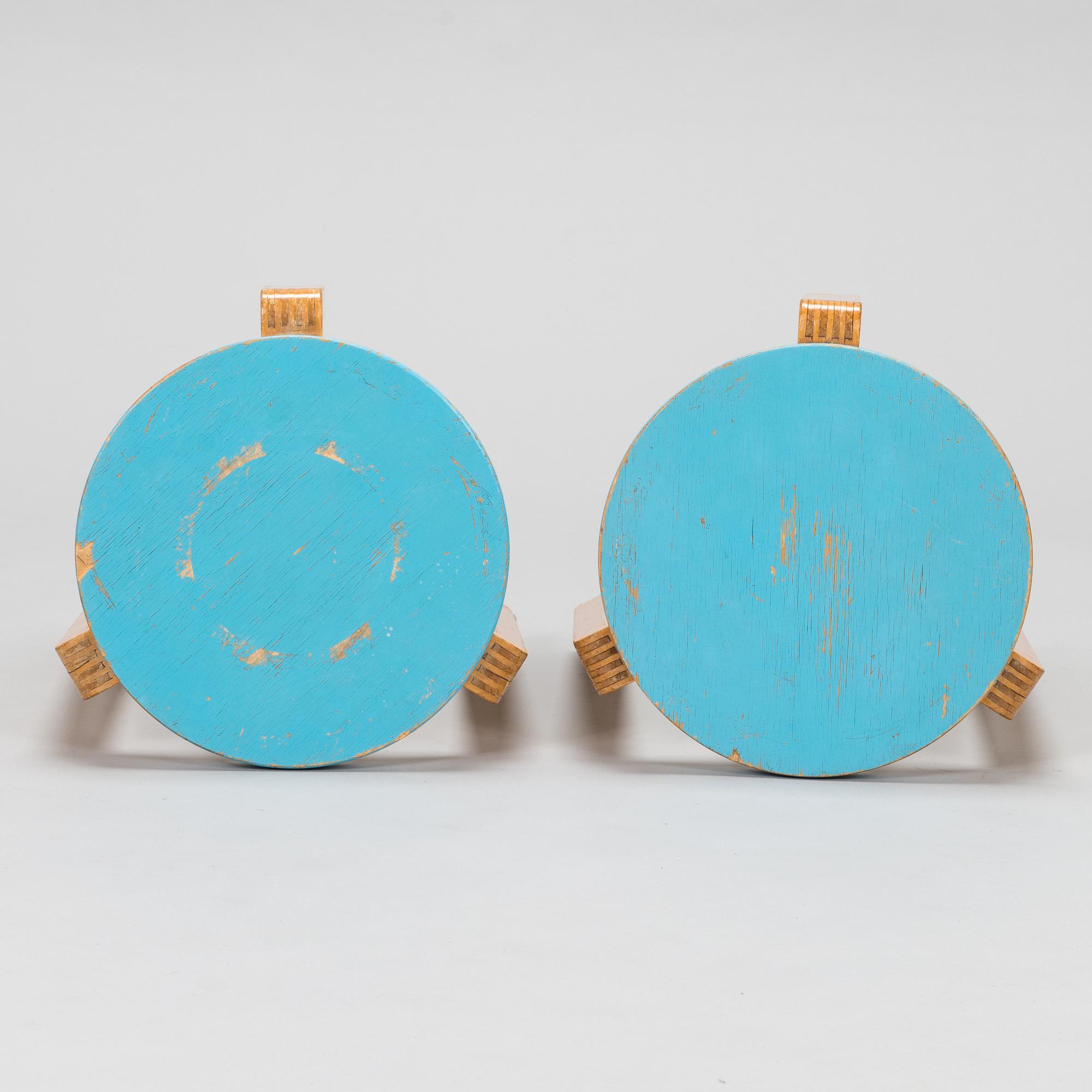 Alvar Aalto, pallar, 2 st, modell 60, O.Y. Huonekalu- ja Rakennustyötehdas A.B. 1940-tal.