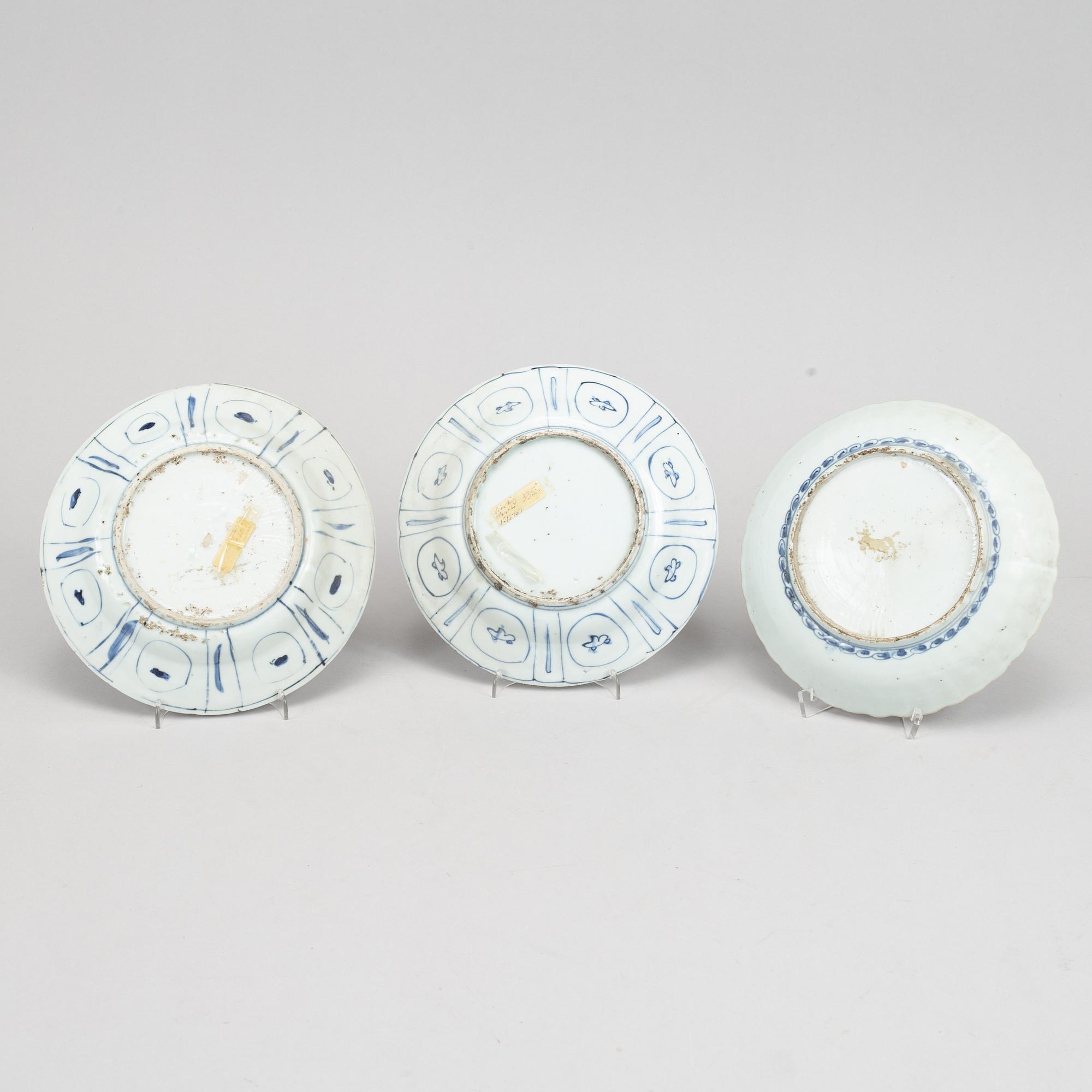 A set with three blue and white Kraak dishes, Ming dynasty, Wanli (1572-1620).