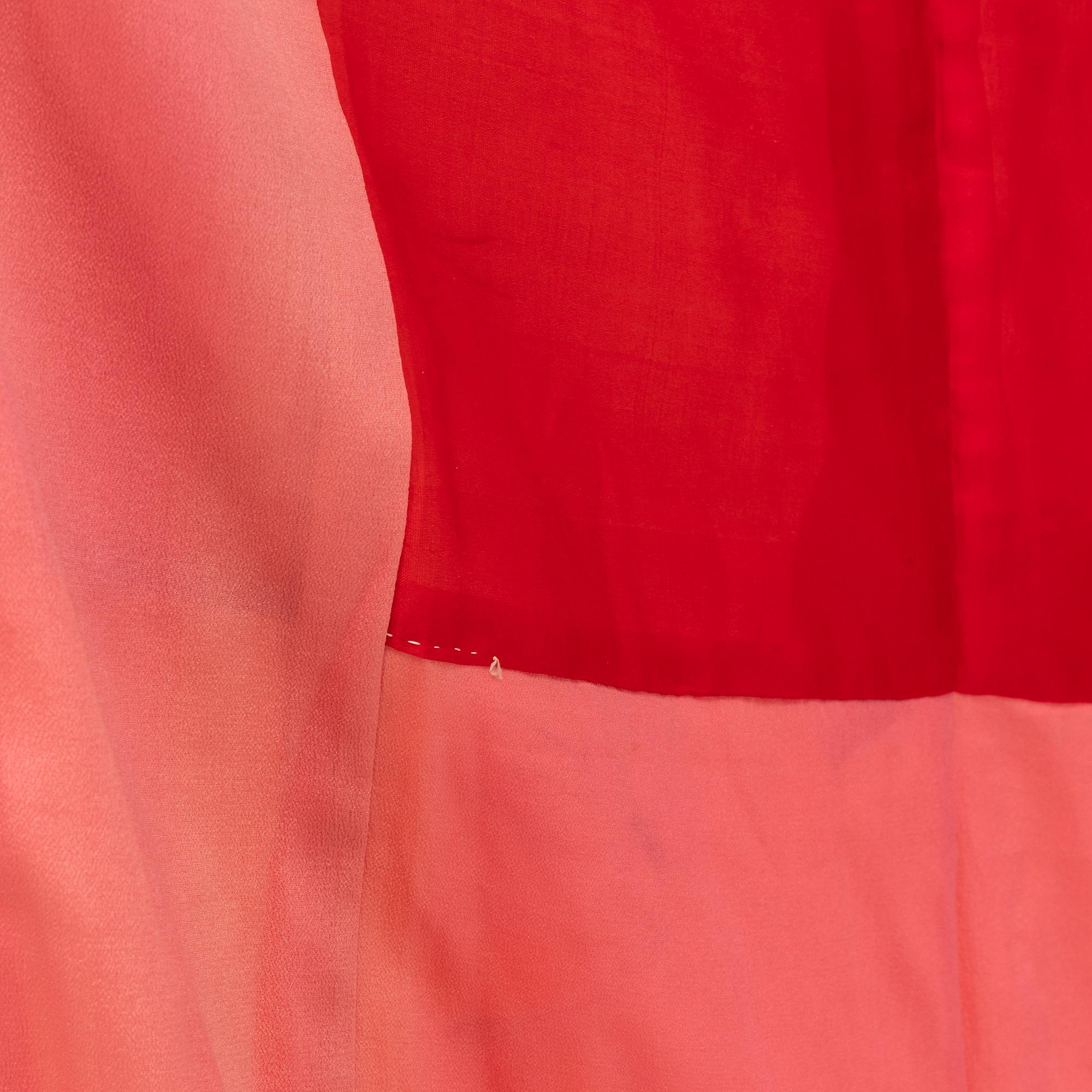 A Japanese silk kimono, 20th Century.