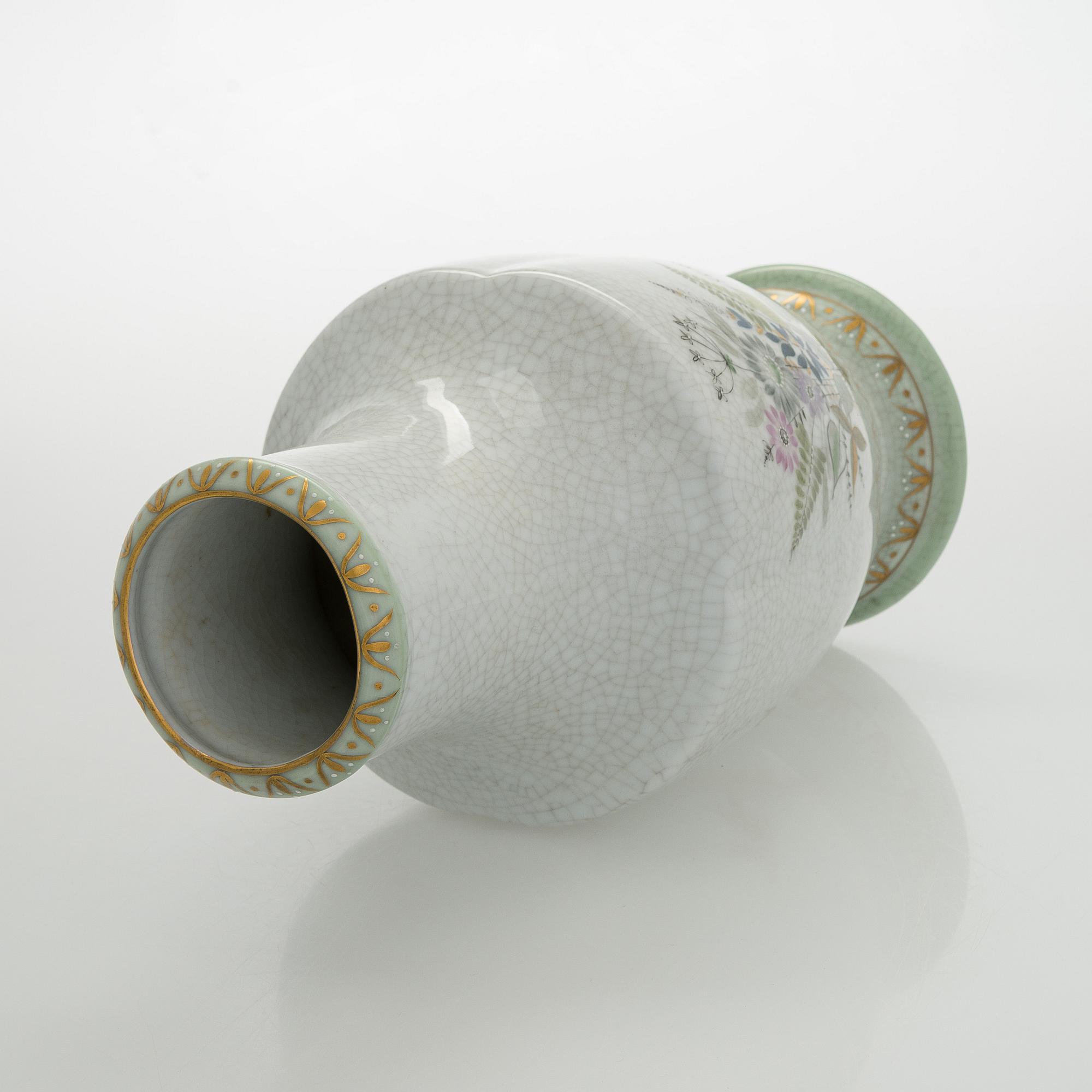 A ceramic vase, Arabia, first half of the 20th century.