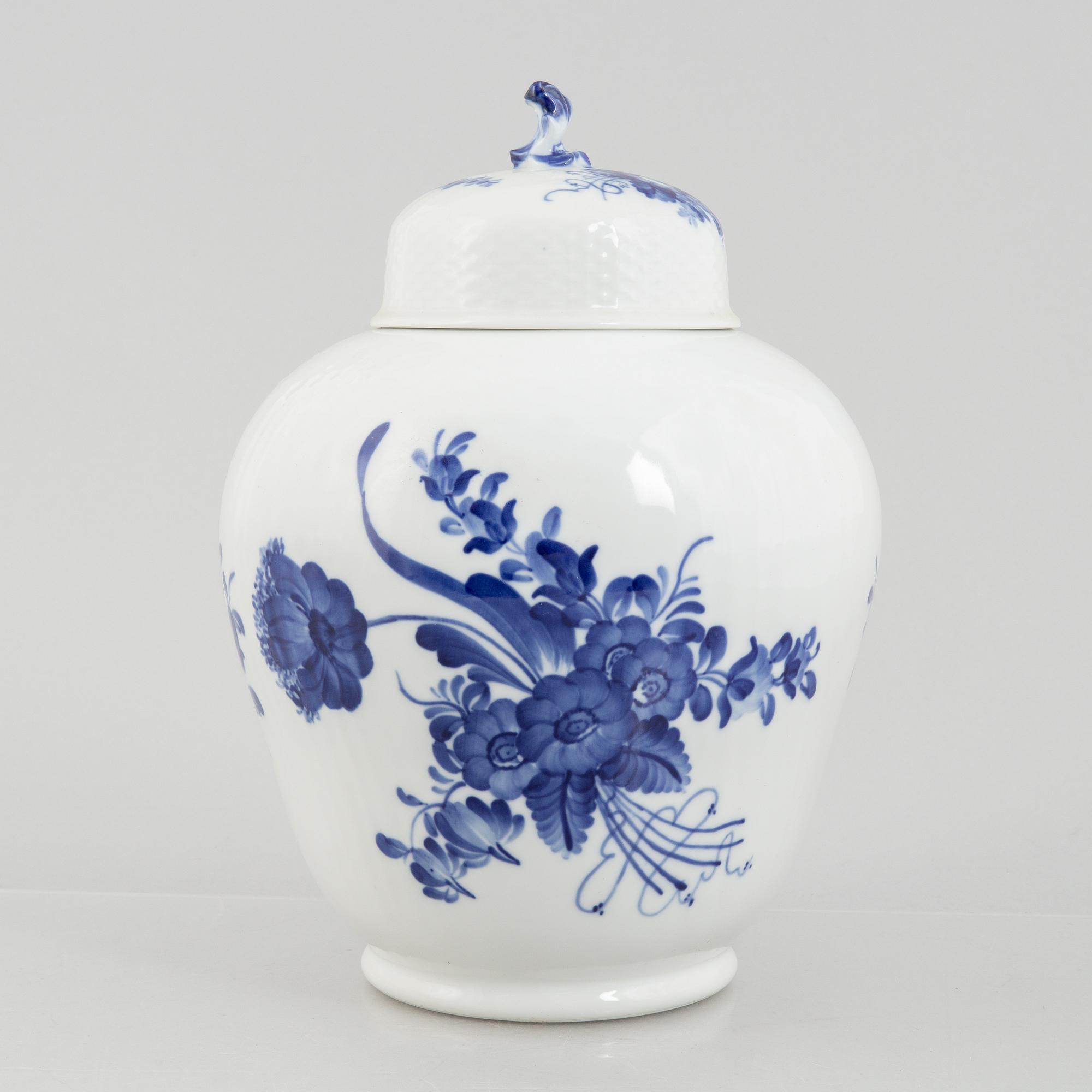 Royal Copenhagen, mat- och kaffeservis, porslin, 108 delar, "Blå blomst", Danmark.