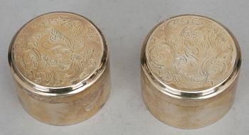 DOSOR, ett par, empire, med otydliga stämplar, sannolikt 1835. Vikt ca 156 g.