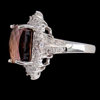 RING, sterlingsilver, flerfärgad ametrine ca 12,15 ct, vita safirer tot ca 0.36 ct.
