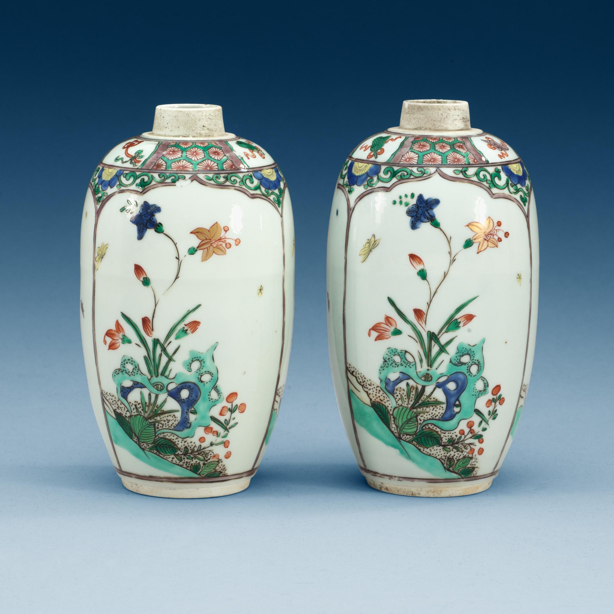 TEKRUKOR, ett par, porslin. Qing dynastin, Kangxi (1662-1722).