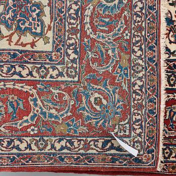 A CARPET. A semi-antique Esfahan. 217 x 155,5 cm.