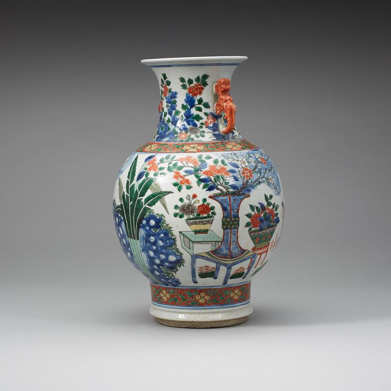 A Chinese wucai vase, early 20th Century.