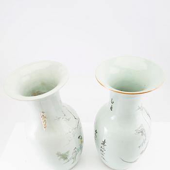 Two Chinese vases, 20th century.