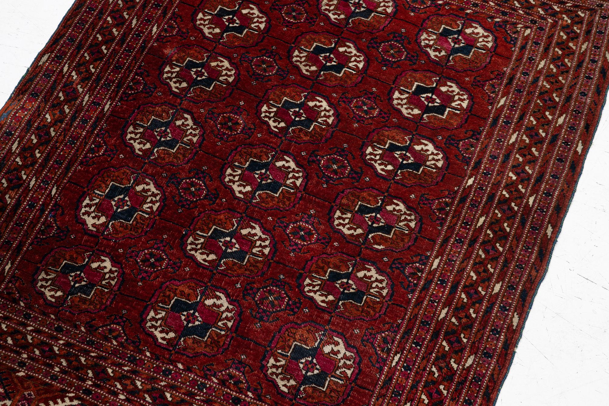 Tekke rug, approx. 127 x 102 cm.