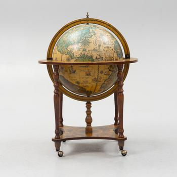 Bar cabinet in the shape of a globe, late 20th century.