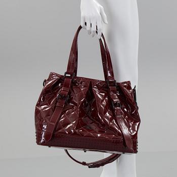 A darkred lacquer leather handbag by Burberry Prorsum.