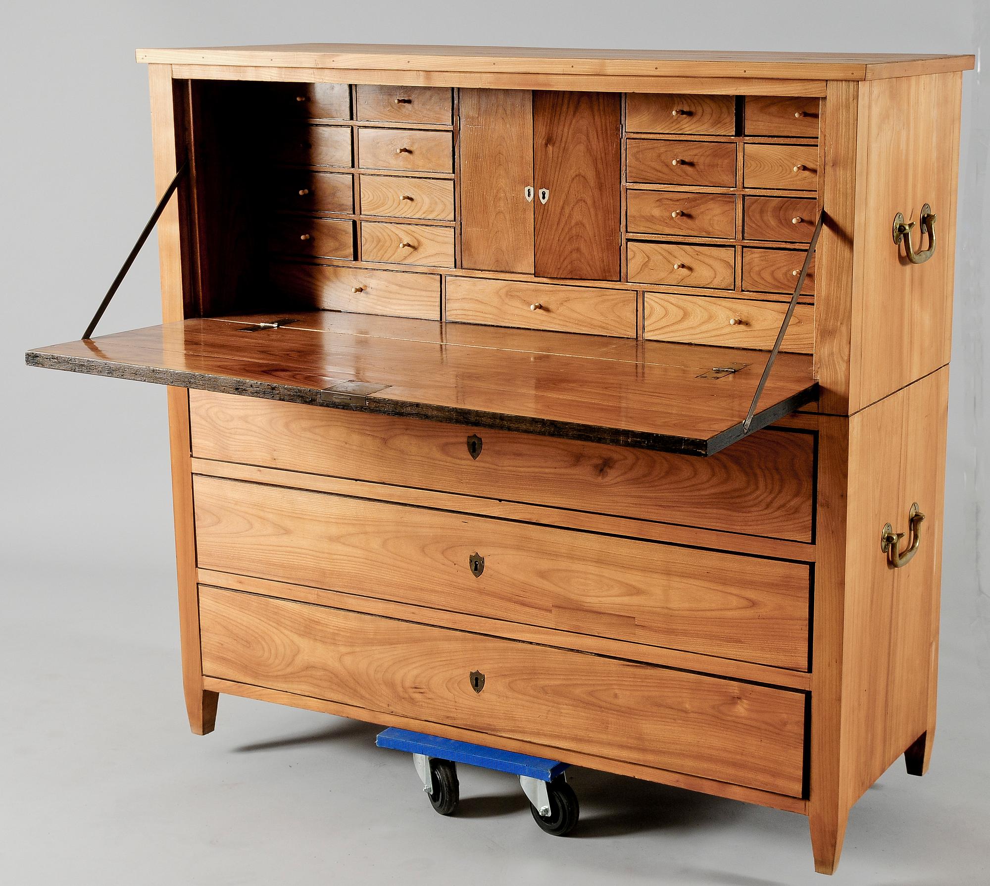 CHIFFONJÉ, sengustaviansk, tidigt 1800-tal.