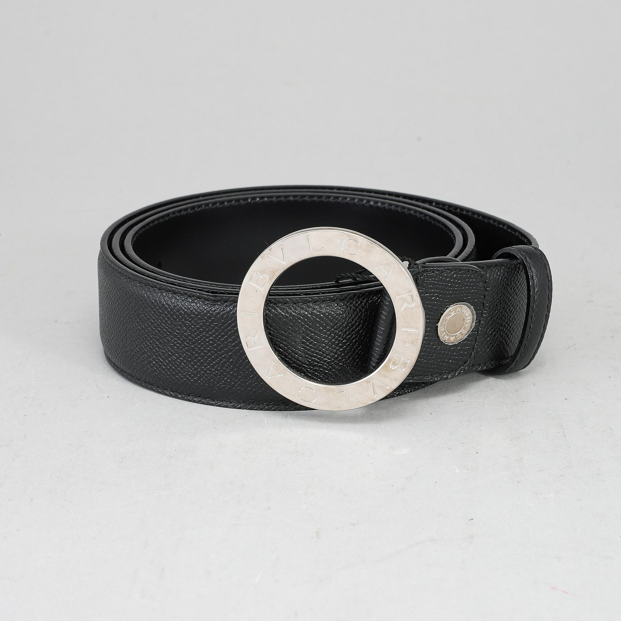 BULGARI, a black leather belt, size 110.
