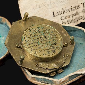SOLUR/ASTROLABIUM, sent 1700-tal, signerad Ludovicus Theodatus Müller, Augsburg, mässing.