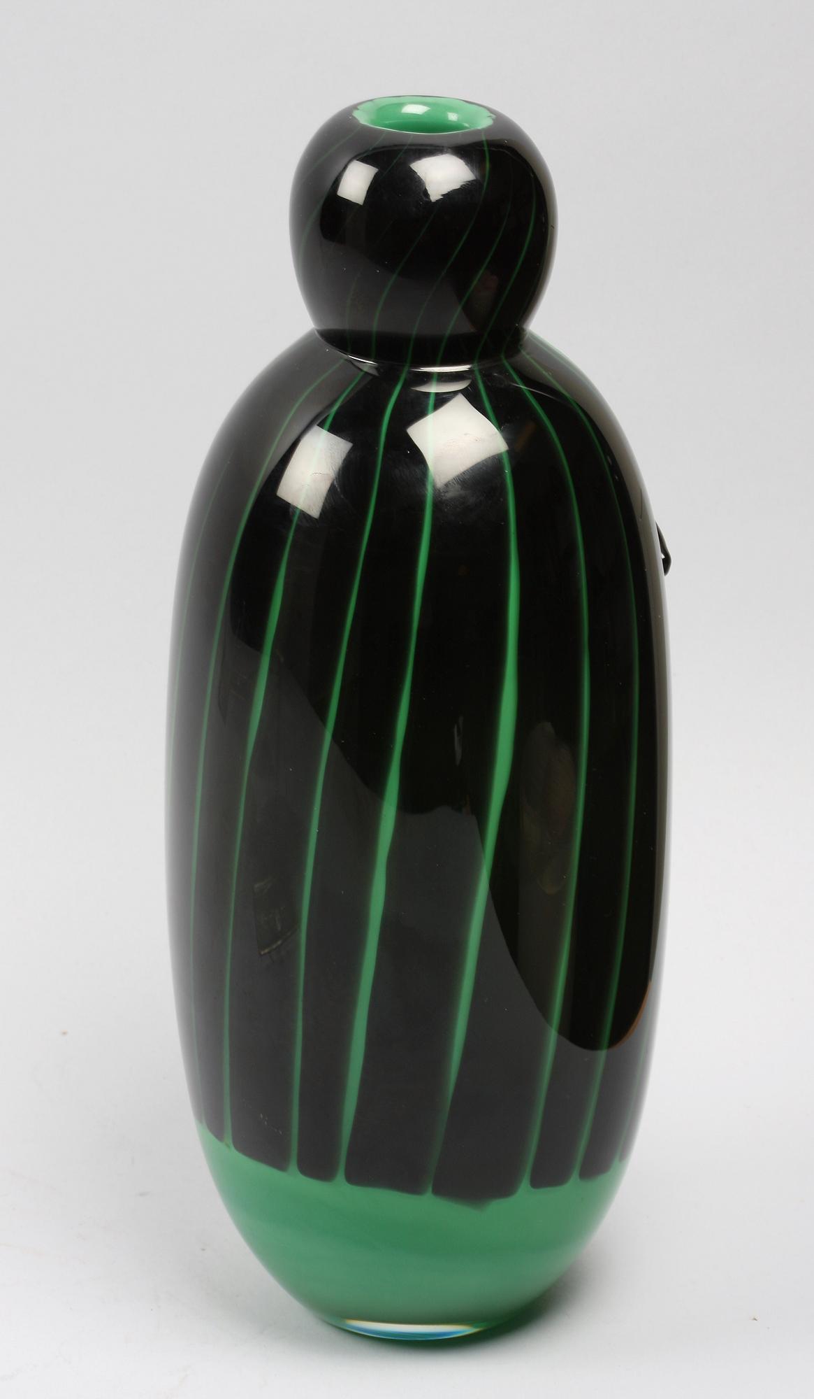 VAS, glas. Anne Nilsson, Orrefors Gallery, sign o dat -90.